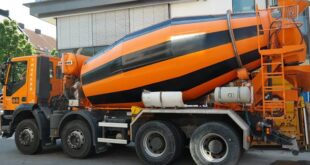MONDRAGONE – Si scontra contro una betoniera: donna incastrata nell’auto. Soccorsi sul posto