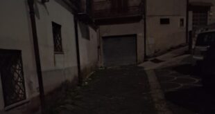 RAVISCANINA – Il centro del paese resta al buio, nonostante un lavoro da 600mila euro
