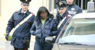 Casagiove – Rubano 7mila euro di gioielli: una donna arrestata, l’altra con obbligo di dimora