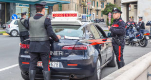 Mondragone – Droga, cerca di evitare il posto di blocco: arrestato 26enne del posto